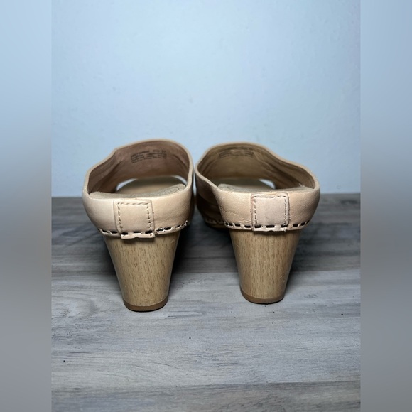 Dansko Women's Tilly Leather Beige Clog Sandals Wooded Heel Slip Ons,Size US 7 - Picture 7 of 12